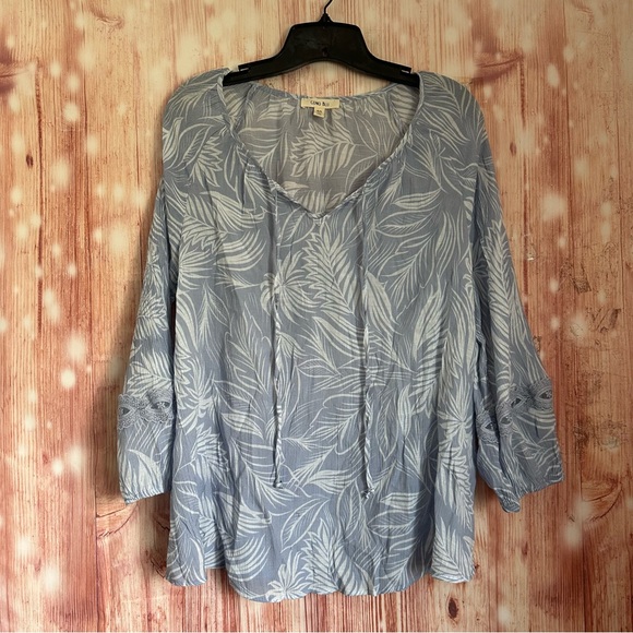 Como Blu Light Blue Palm Leaf Print Semi Sheer Pullover
Blouse - Picture 1 of 9